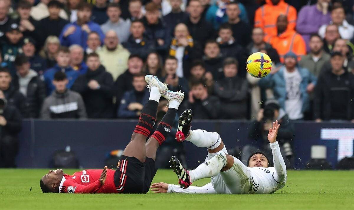 包含华莱士赛构建助攻，破局右路传入球门中锋头球破门的词条