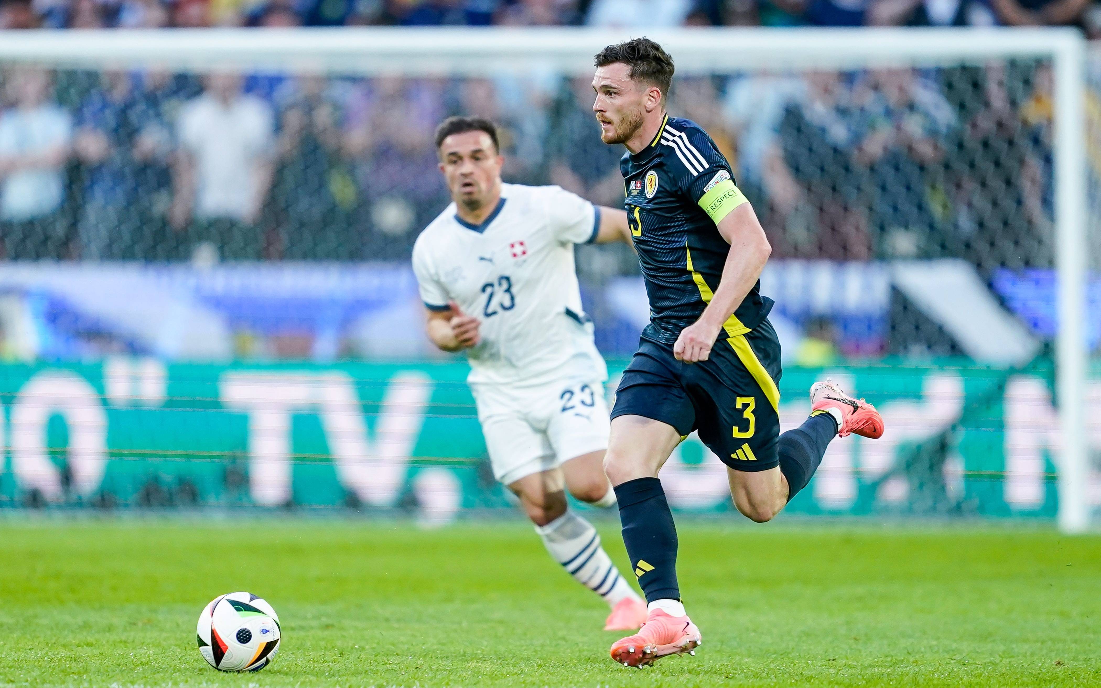 包含欧洲杯预选赛赛场上的精彩瞬间回味无穷的词条