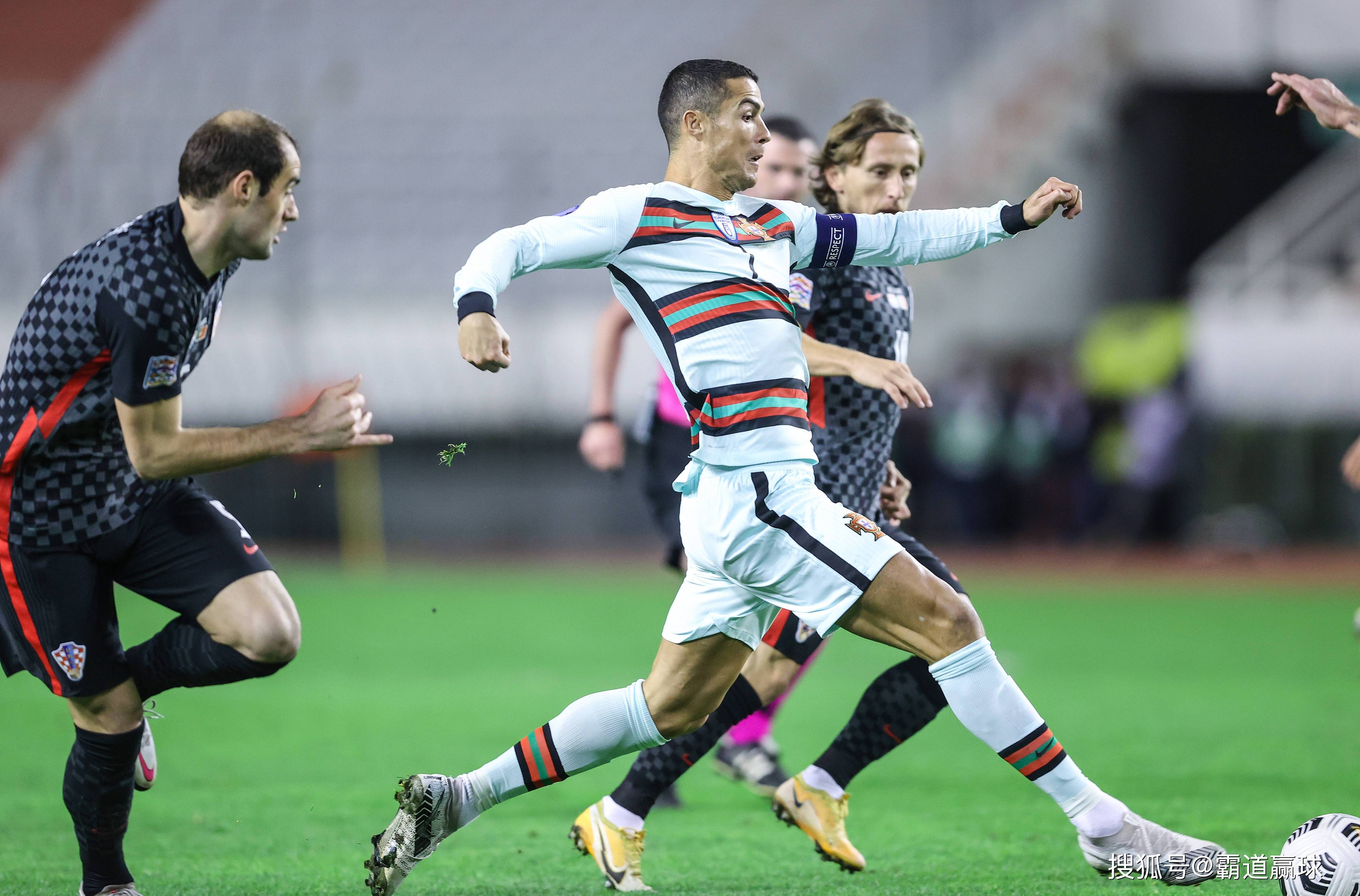 包含欧洲杯预选赛赛场上的精彩瞬间回味无穷的词条