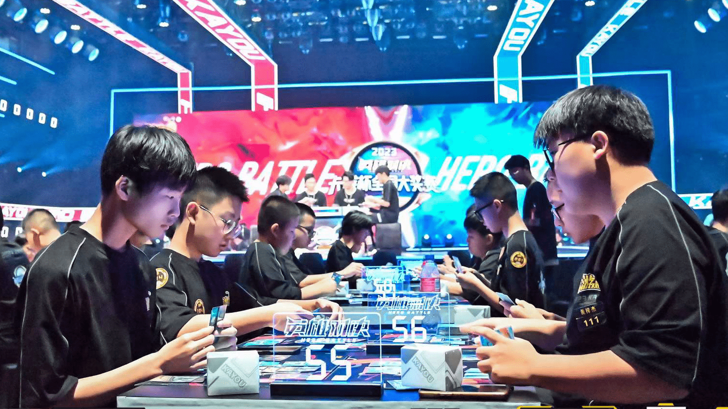 包含全球瞩目！竞猜热点赛事即将收官的词条