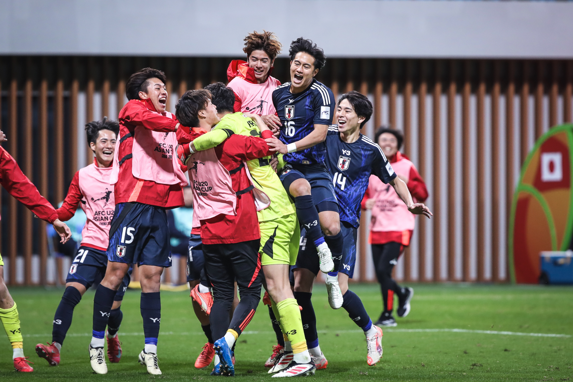 焦点大战：亚洲杯上演巅峰碰撞的简单介绍