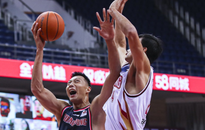 包含天津队险胜马刺，易建联刷新纪录的词条