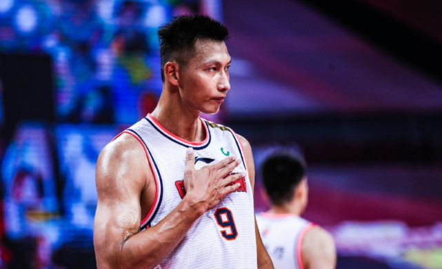 包含天津队险胜马刺，易建联刷新纪录的词条