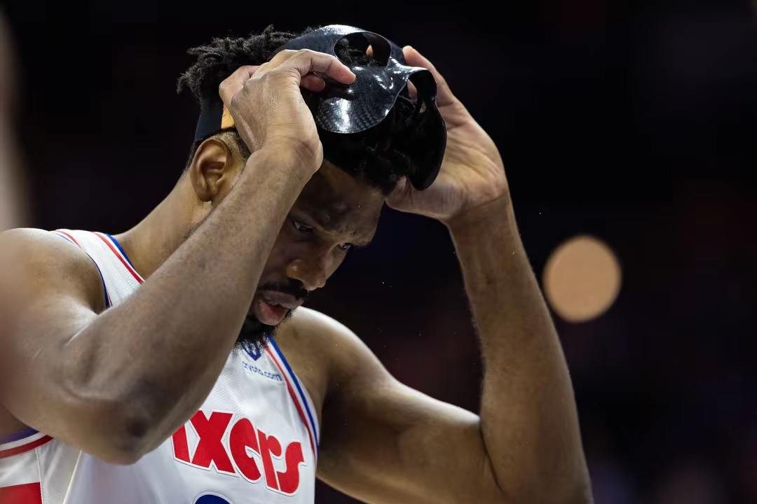 凯尔特人悍然逆袭,压哨得分惊险落幕 凯尔特人悍然逆袭,压哨得分惊险落幕