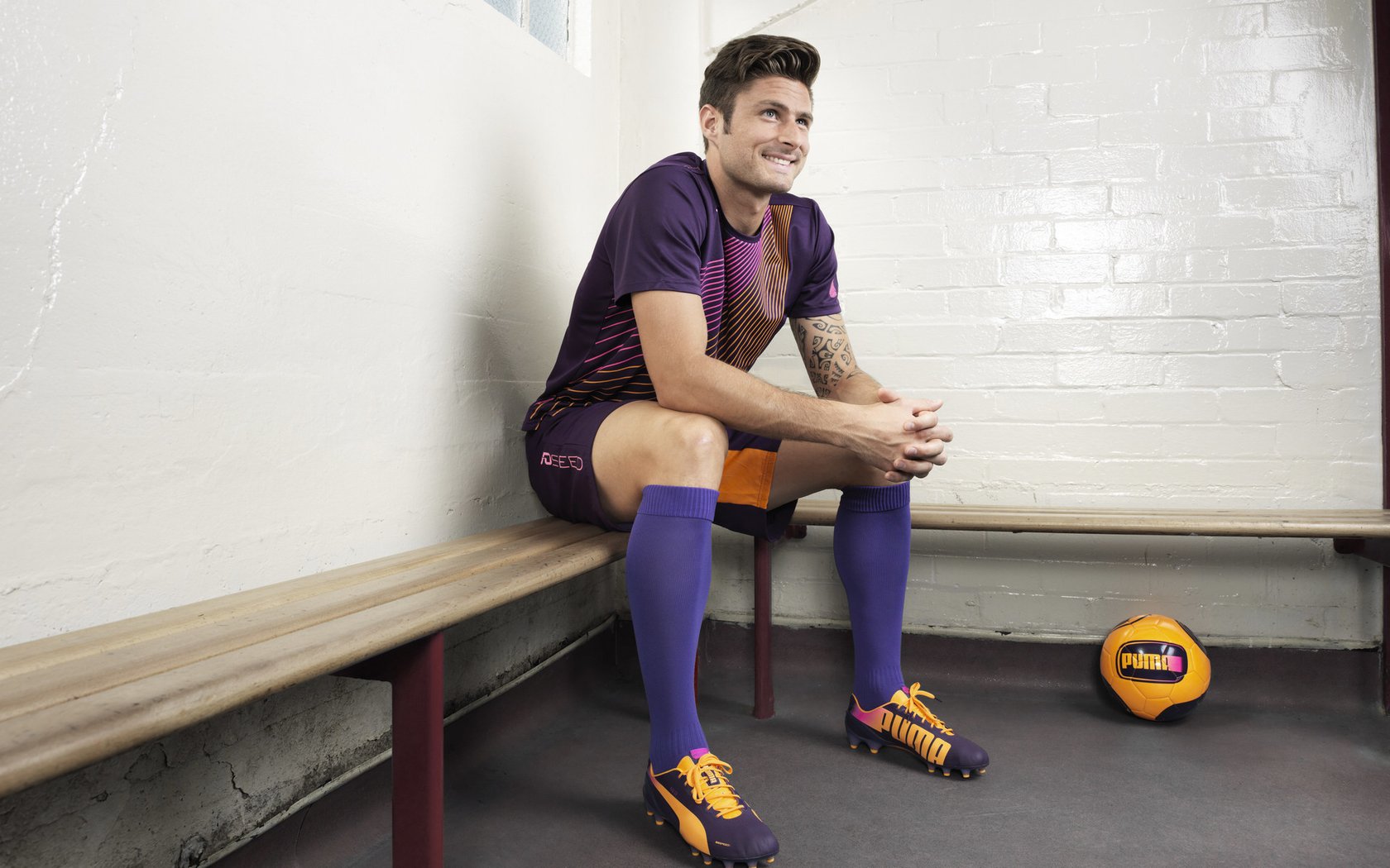 唯一性文章，特奥爆发与卡塔尔的钢铁人墙—当足球的双重革命相遇