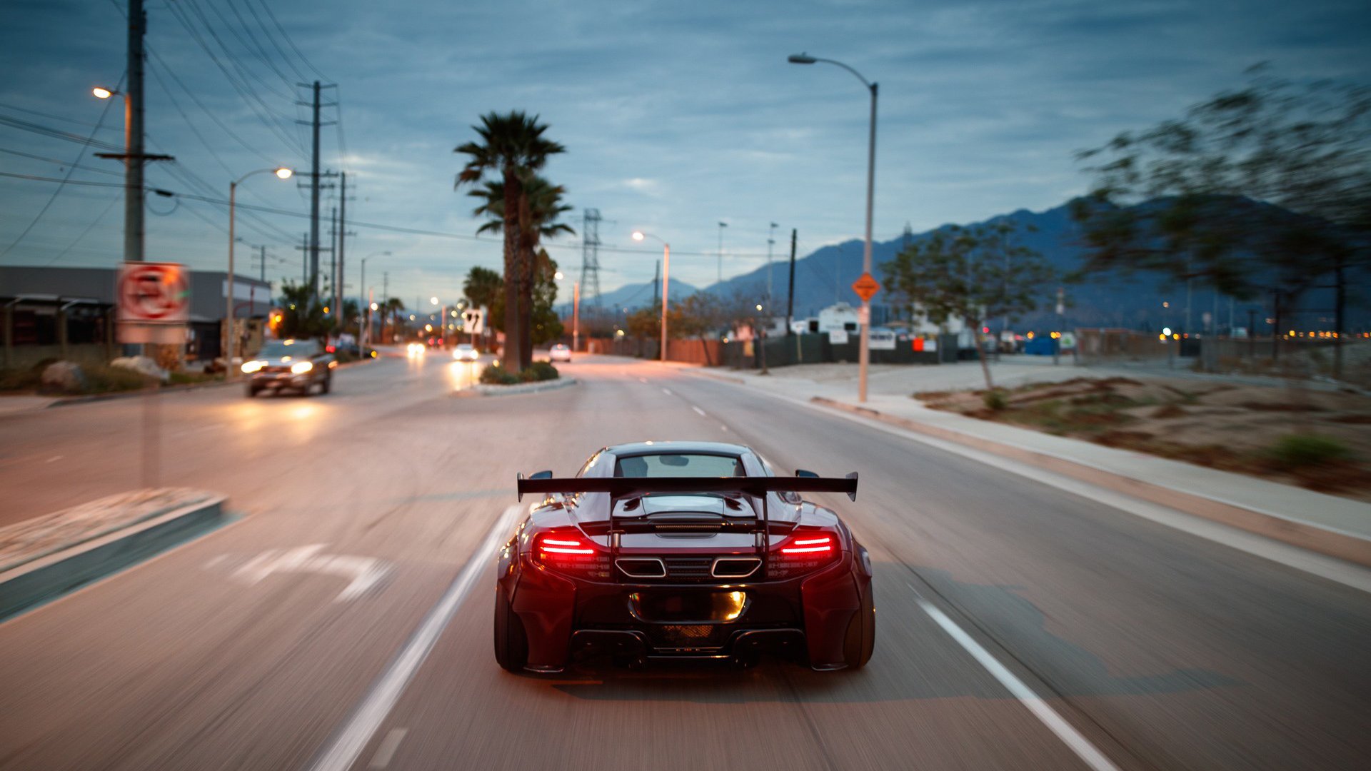 热带豪雨浇不灭袋鼠军团热血，卢卡库补时绝杀定乾坤